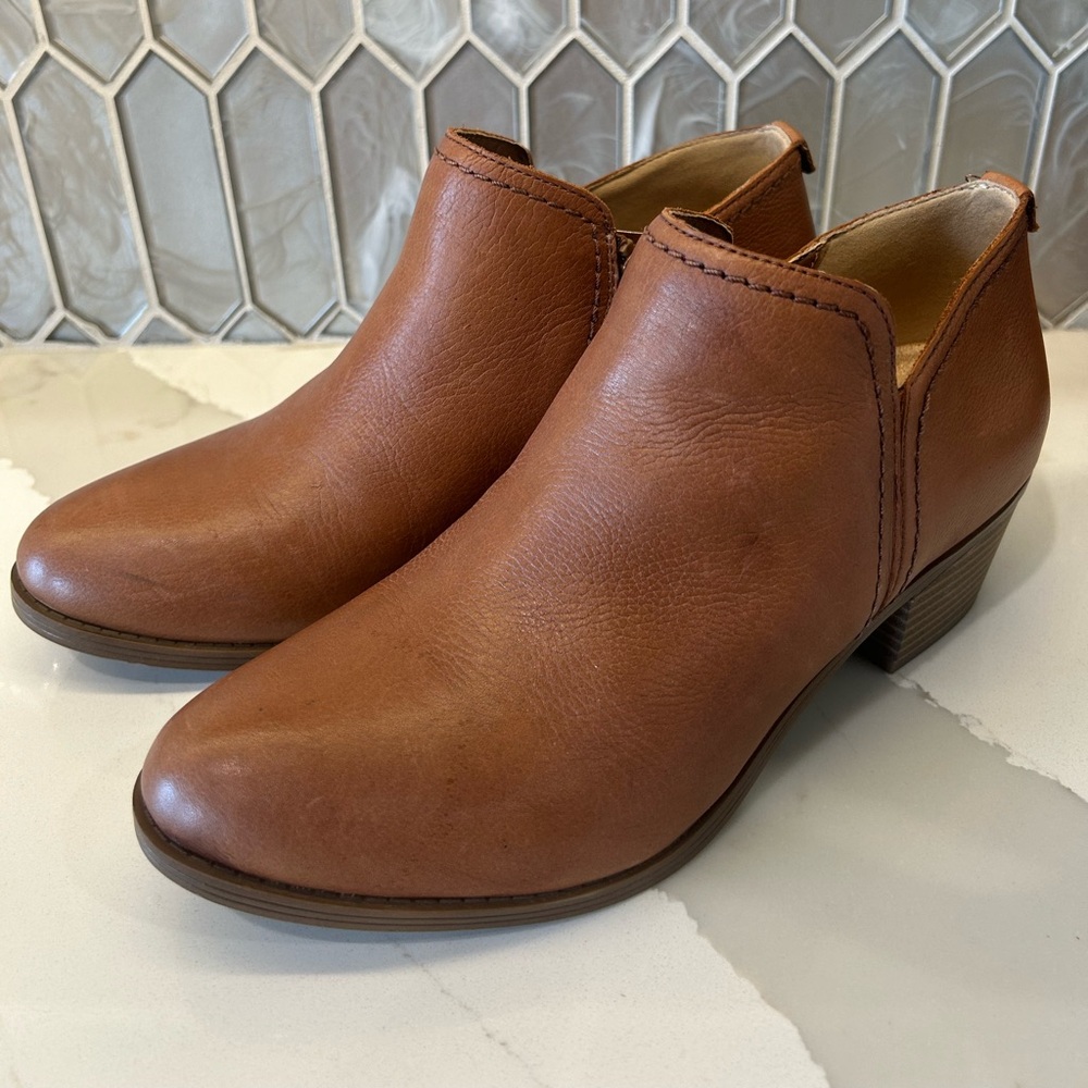 NWOT Tan Leather Naturalizer Ankle Boots